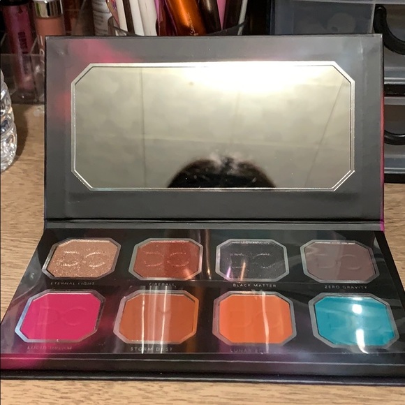 Makeup - Picture 2 of 4